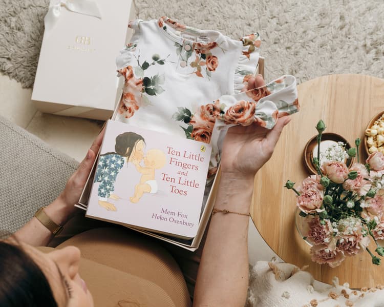 Classic_Baby_Girl_Hamper.jpg (1)