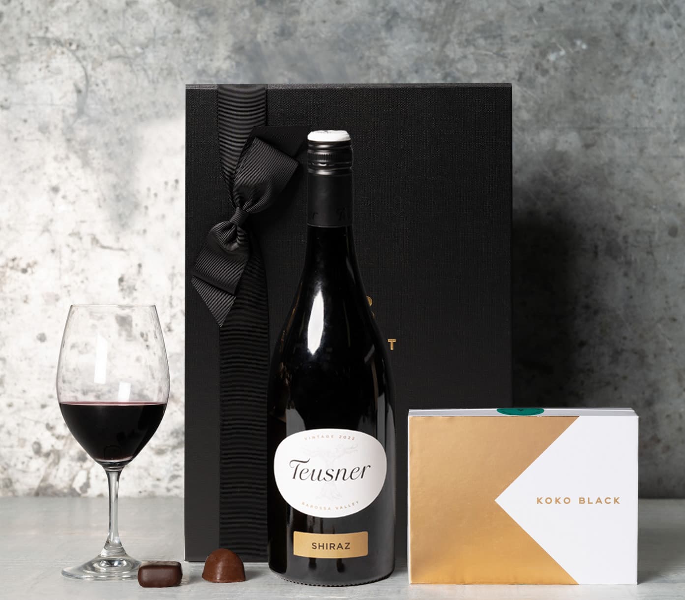 d’Arenberg_The_Footbolt_Shiraz_with_Premium_Chocolates_LR