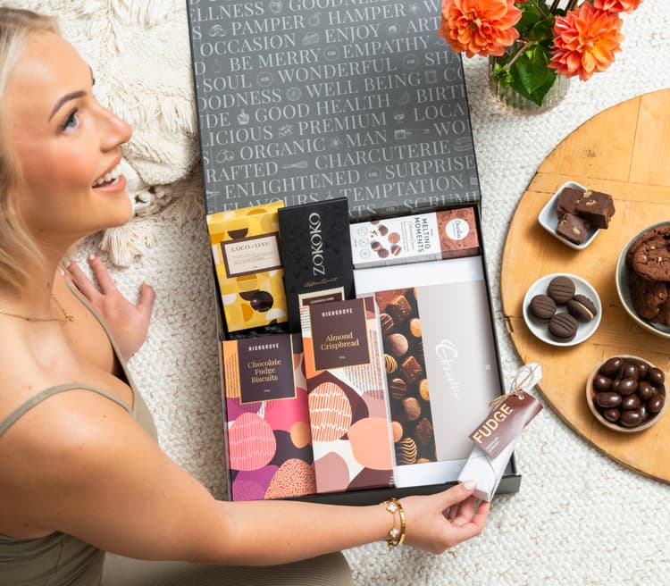 Cookie and Chocolate Delights Hamper GB24_473