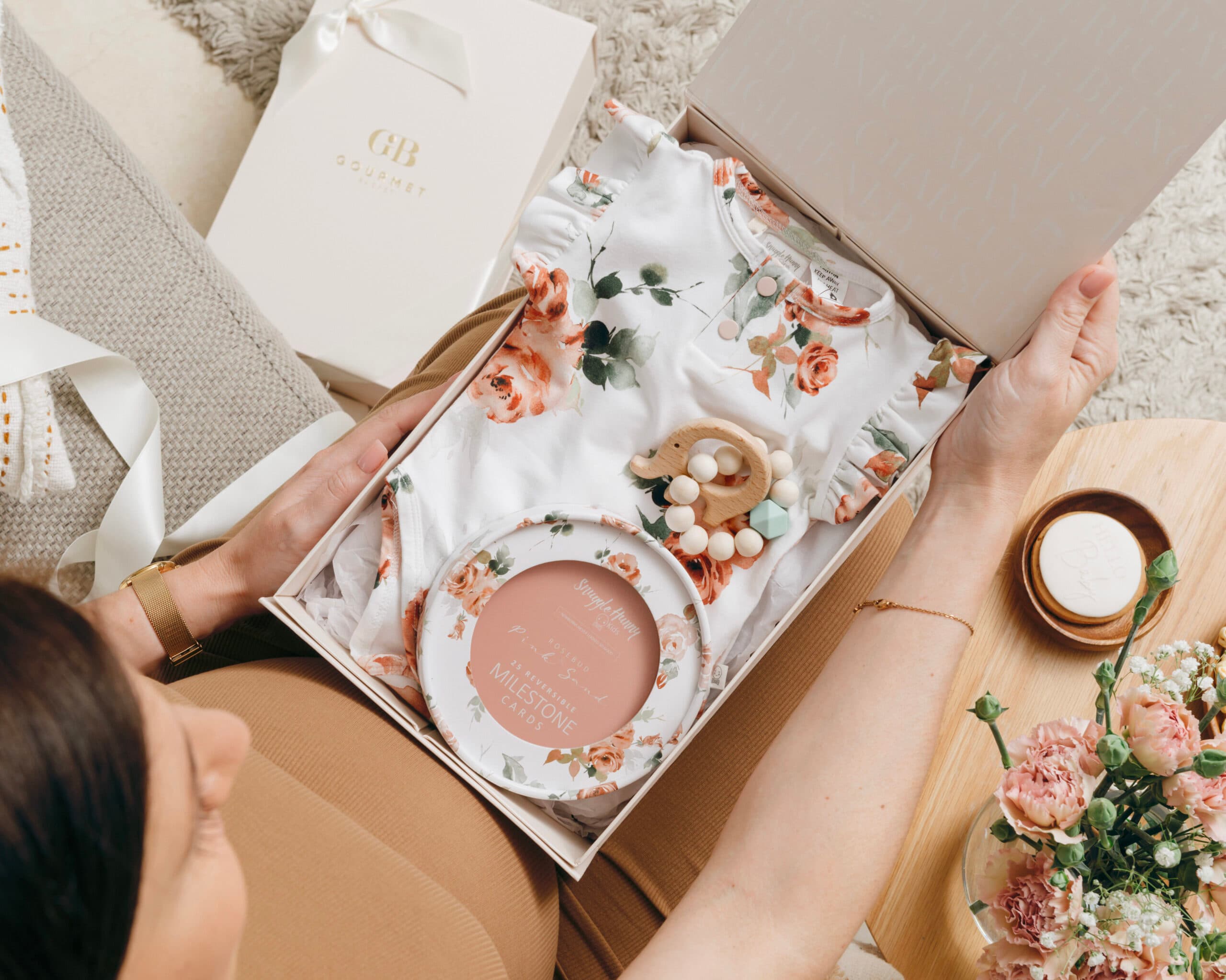 Newborn_baby_Girl_hamper (1)