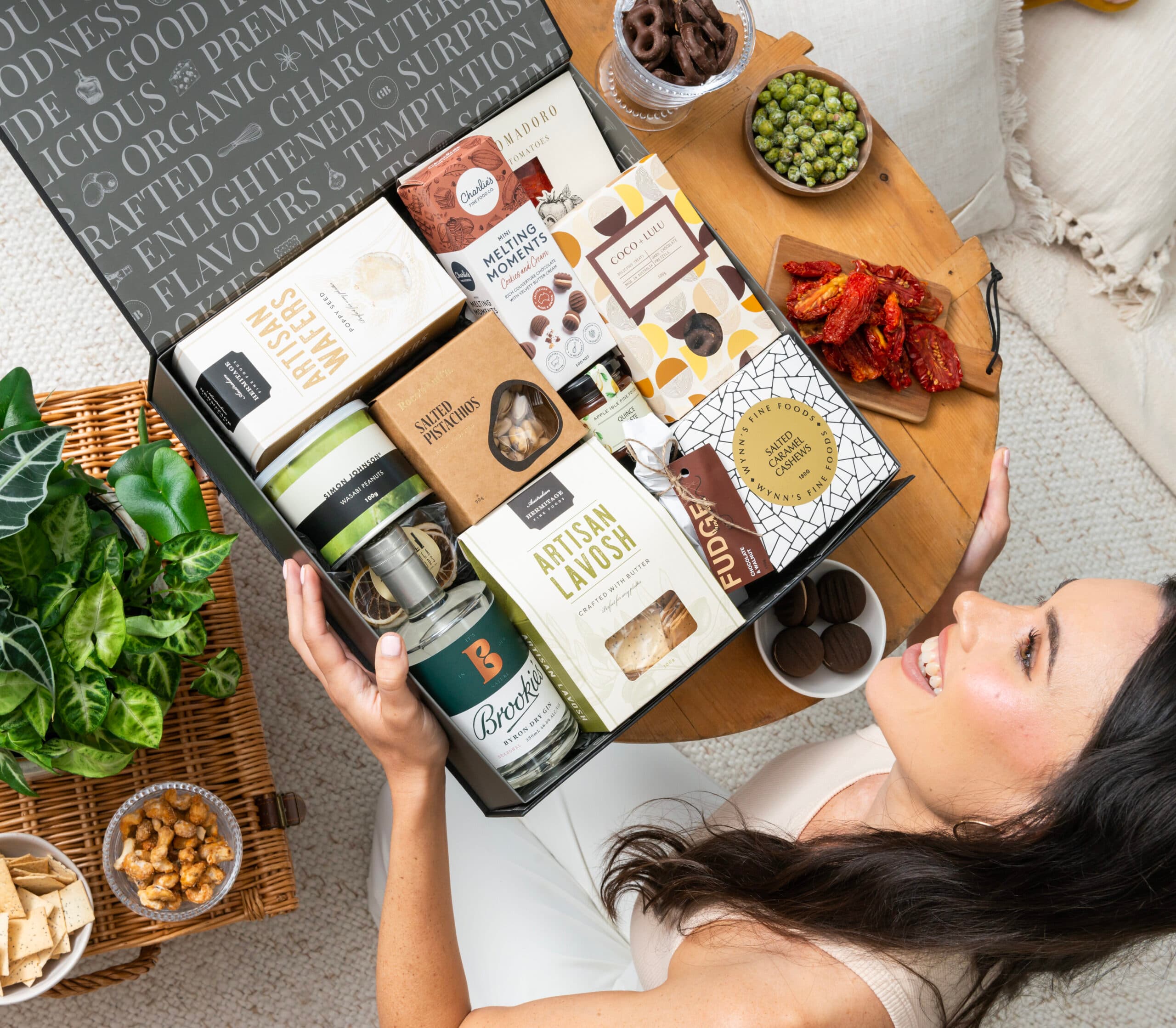 Gin and Treats Hamper GB24_596