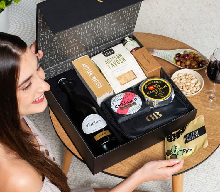 Cheese and Wine Hamper GB24_259